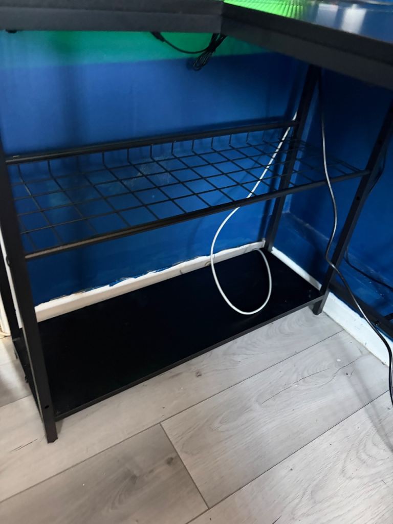 L shaped desk 