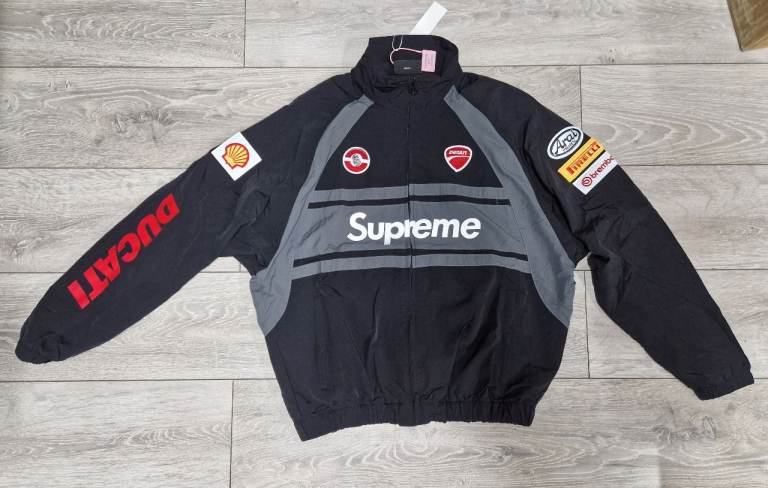 SUPREME Jackets /Windbreakers
