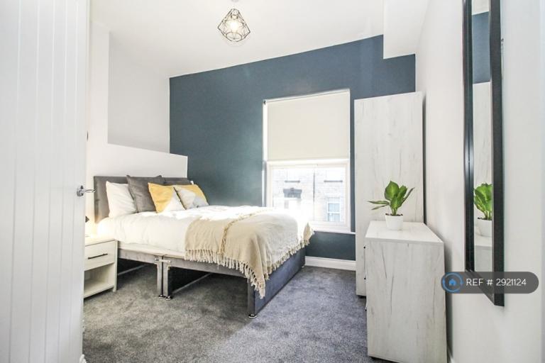1 bedroom in Laurel Terrace, Armley, Leeds, LS12 (#2921124)