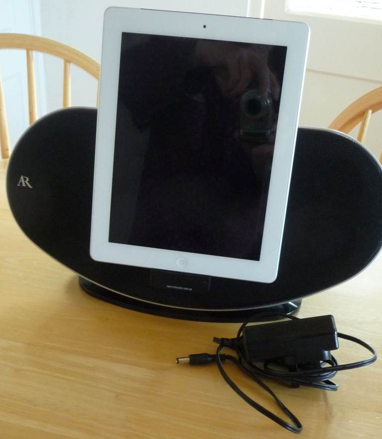 Acoustic Research ARS35i Music system for iPod, iPhone or iPad, with power supply.