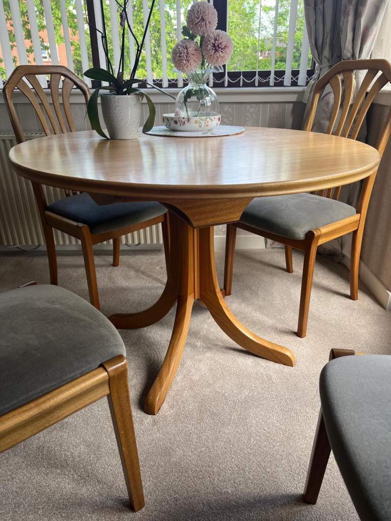 Wooden Round Dining Table and Four Chairs – Good Condition