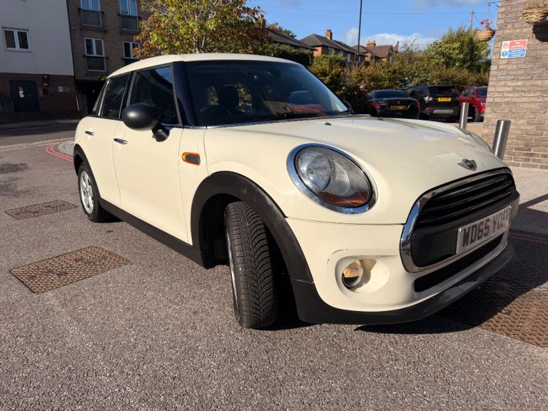 MINI ONE 5 DOOR HATCHBACK, PEPPER PACK Start/Stop £35 ROAD TAX