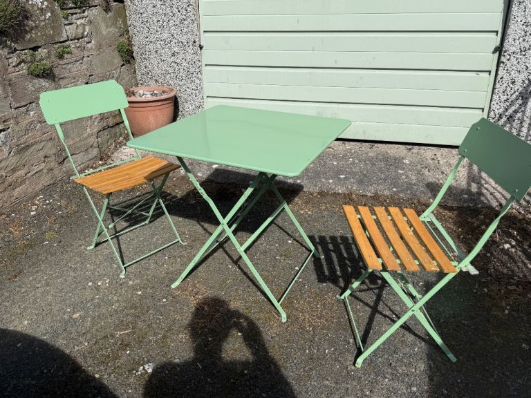 Garden table and chairs 