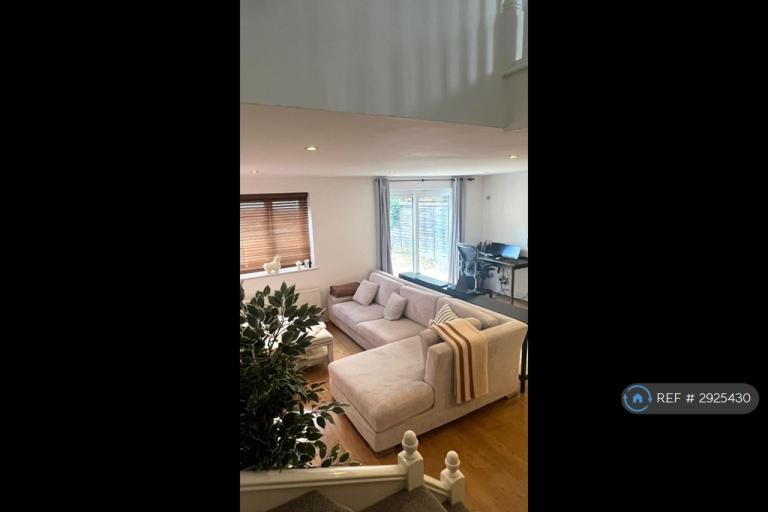 3 bedroom house in Mill Place, Kingston Upon Thames, KT1 (3 bed) (#2925430)
