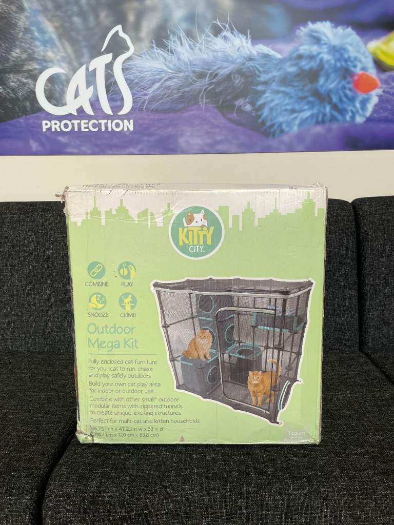 *Brand New* Kitty City Outdoor Mega Kit