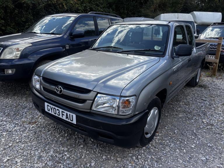 TOYOTA HILUX 2.5 240 FX 2003