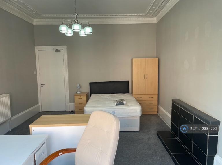 3 bedroom flat in West Princes Street, Glasgow, G4 (3 bed) (#2884770)