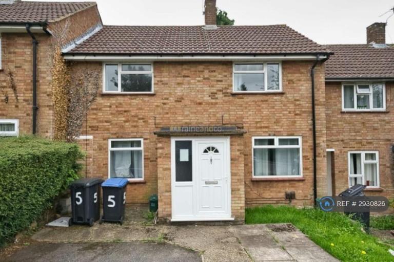 4 bedroom house in Blackthorne Close, Hatfield, AL10 (4 bed) (#2930826)