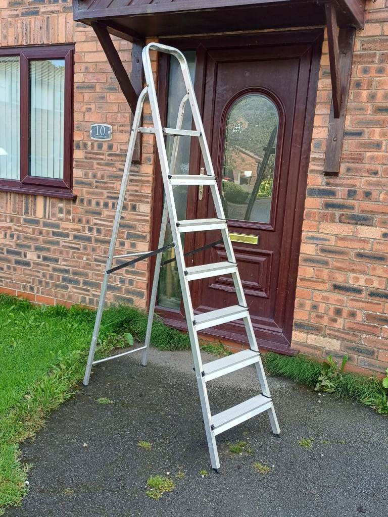 ABRU 7 TREAD ALUMINIUM STEP LADDER VGC £35 NO OFFERS DARWEN BB3 0DU