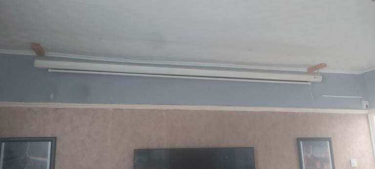 projector and screen 