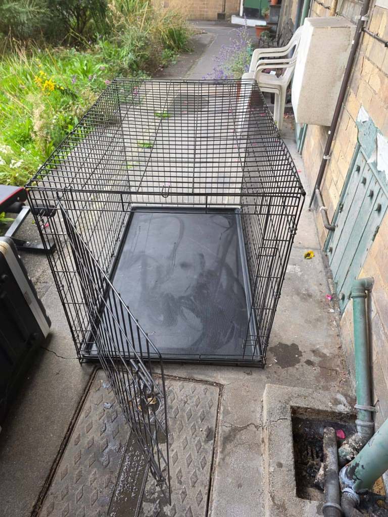 Dog Kennel With Base (no dog)