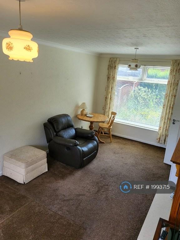 2 bedroom house in Town Street, Leeds, LS10 (2 bed) (#1993715)
