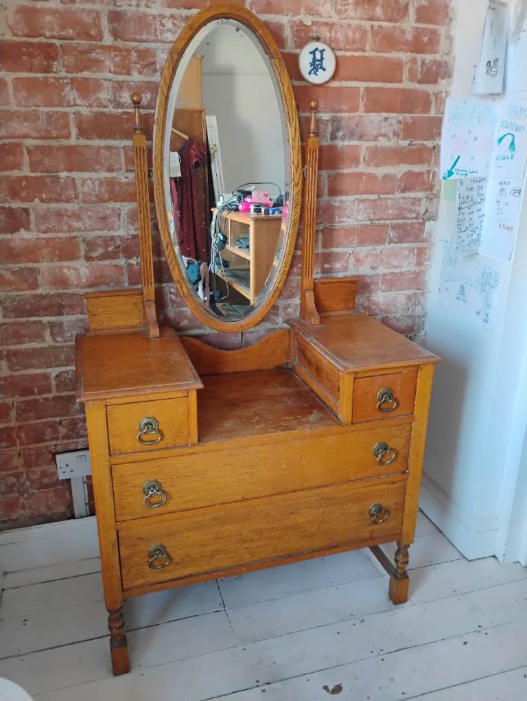 Solid wood dressing table