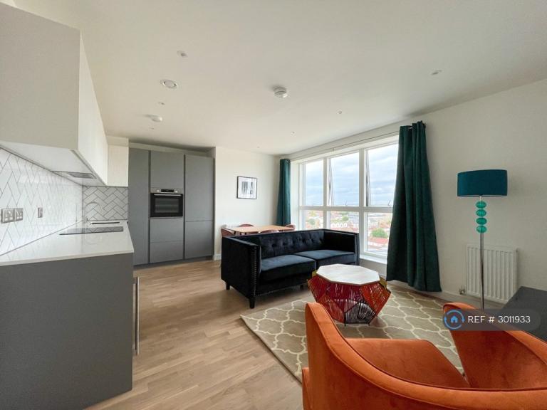 2 bedroom flat in Edwin House, Southall, UB1 (2 bed) (#3011933)