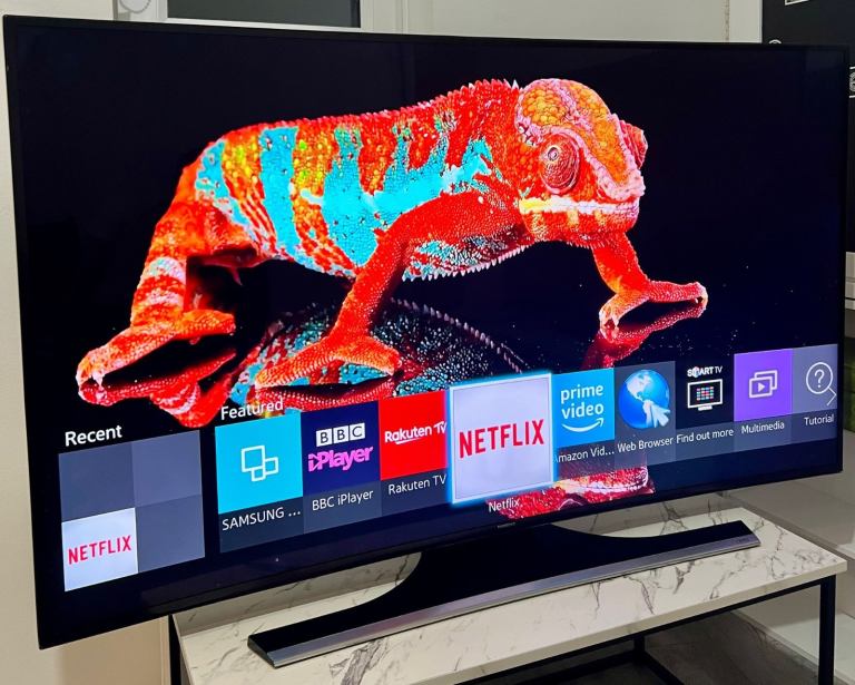55" CURVED SAMSUNG SMART TV 