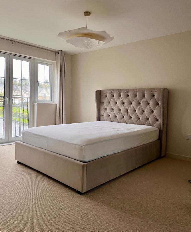 King Size Buttoned Wing Back Ottoman Bed In Grey / silver 