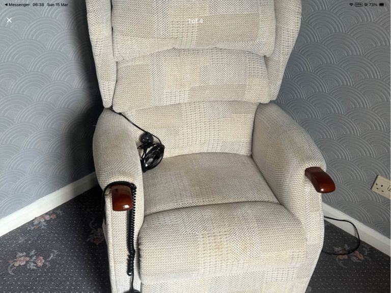 Celebrity Electric Recliner Chair. 