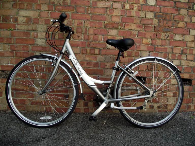 Apollo Etienne City Bike - Silver, Almost NEW Condition