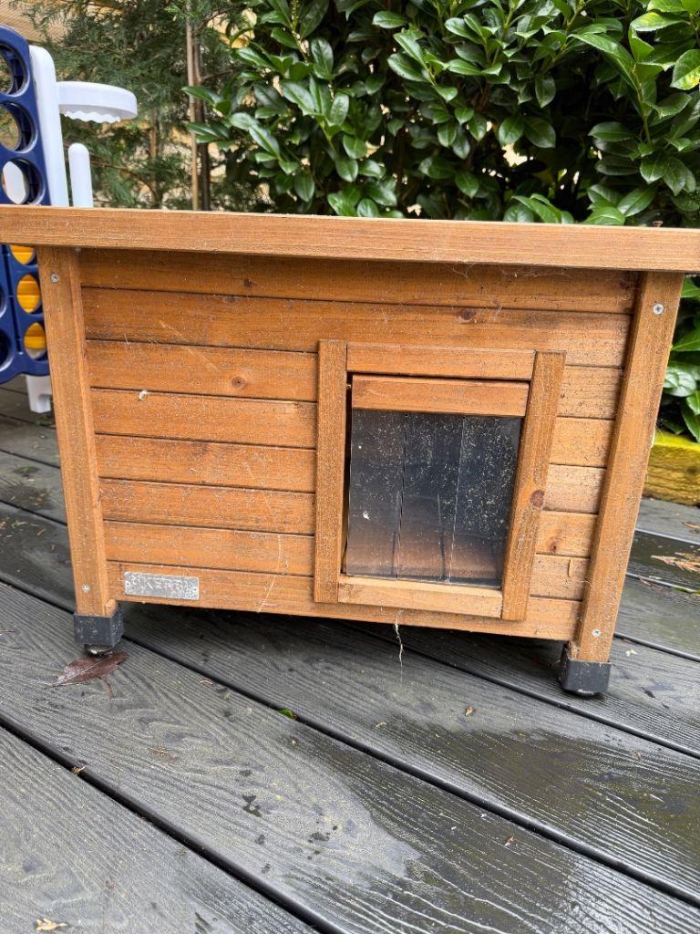 Rabbit/cat hut