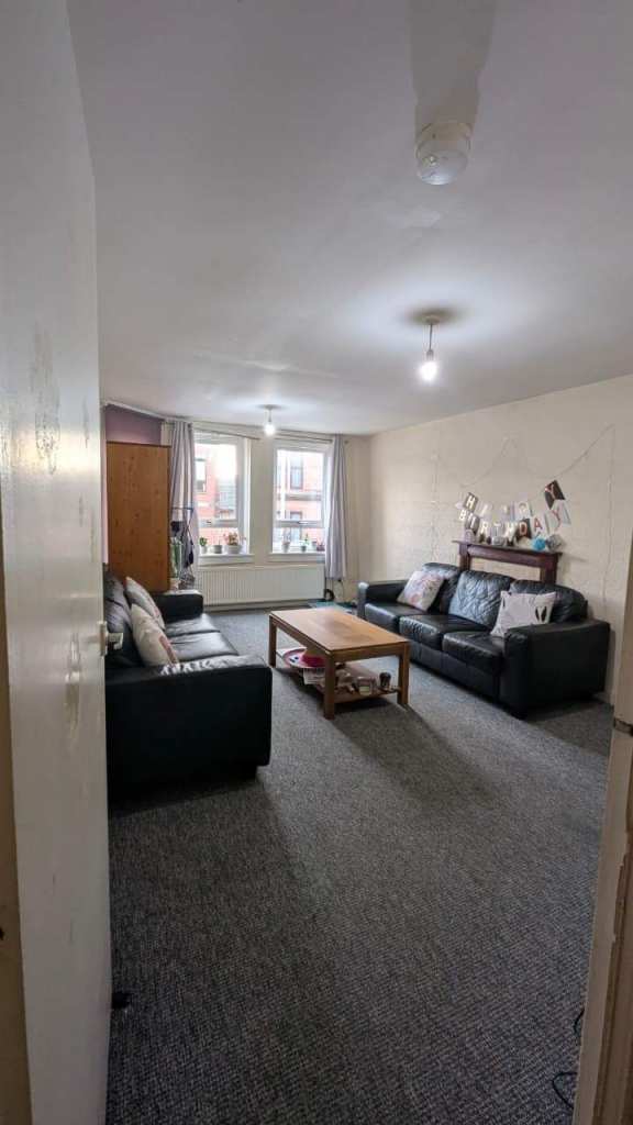 One Room in 2BHK for Female Tenants 