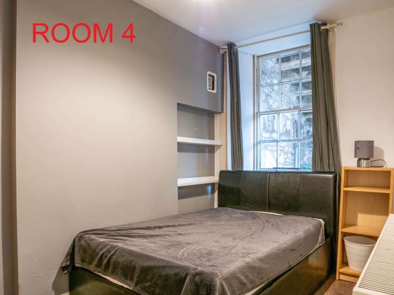 DOUBLE BEDROOM: EN SUITE double bedroom for let in magnificent, central townhouse - available soon
