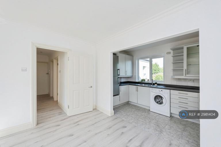 2 bedroom flat in Raleigh Road, Richmond, TW9 (2 bed) (#2981404)