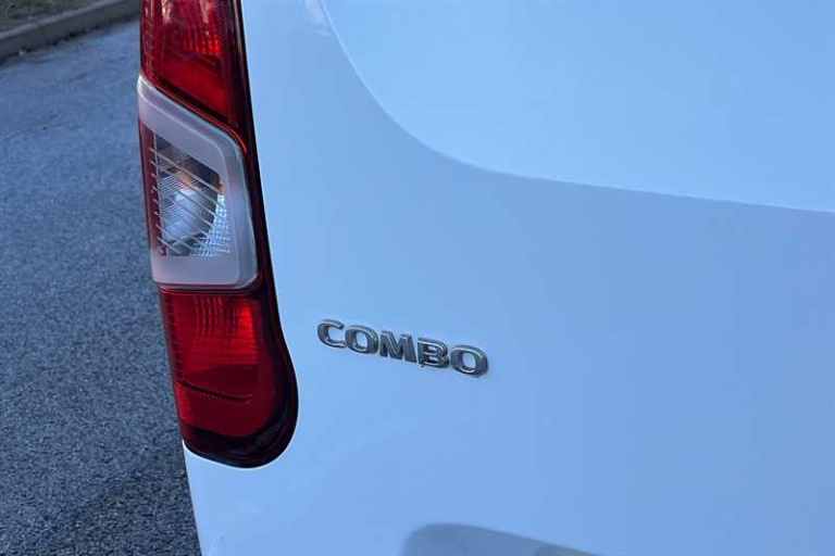 2022 Vauxhall Combo 1.5 Turbo D 2300 Dynamic Panel Van 6dr Diesel Manual L2 H1 Euro 6 (100 ps) Pa...