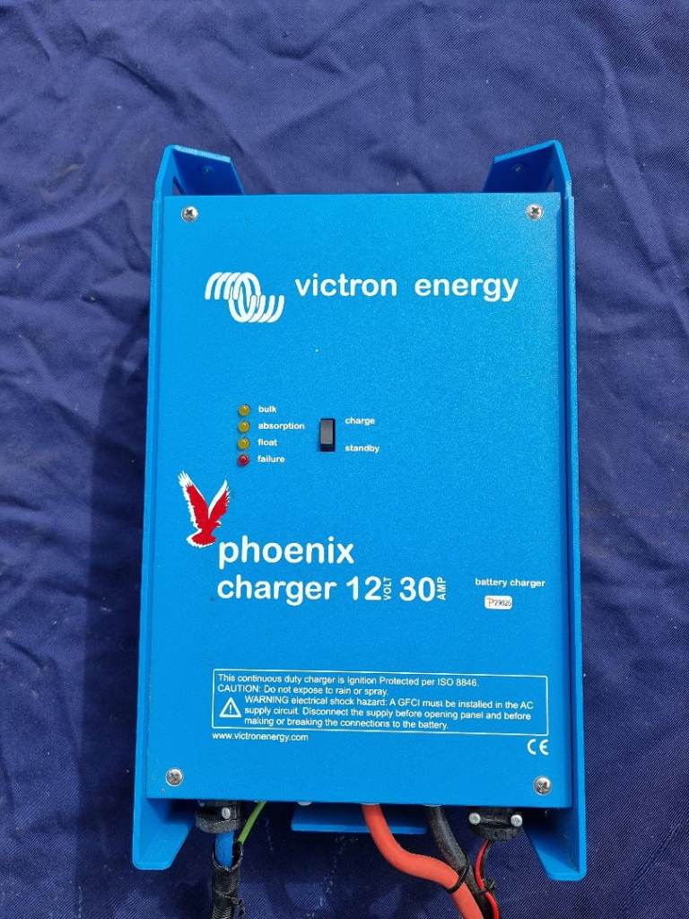 Victron Energy Phoenix 12v 30amp 