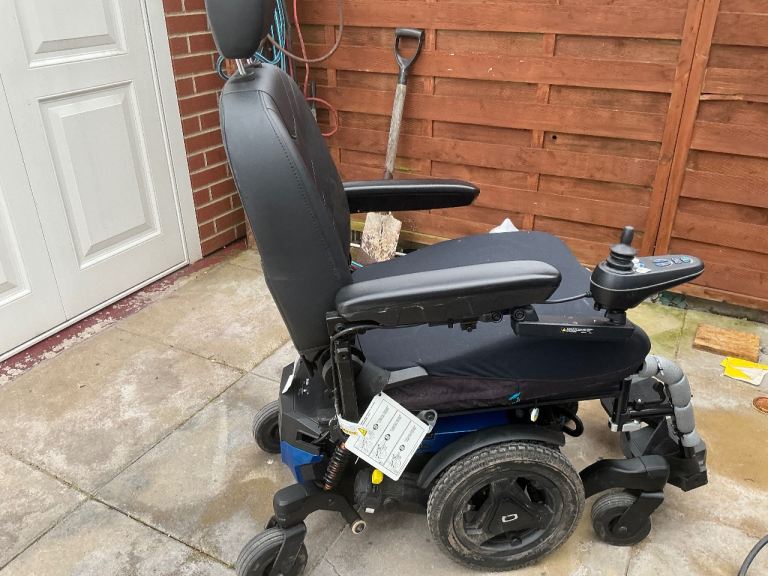 Quantum stretto 3 wheelchair