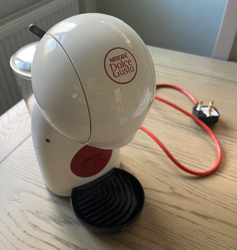 Nescafé Dolce gusto white coffee machine 