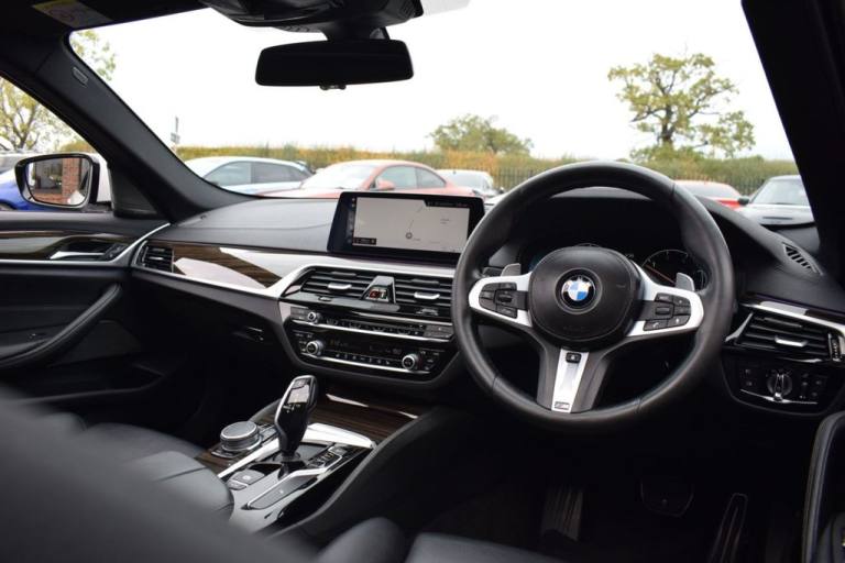 2018 Y BMW 5 SERIES 3.0 530D M SPORT TOURING 5DR DIESEL AUTO EURO 6 (S/S) (265 P