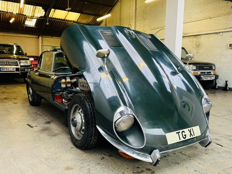  Jaguar E-Type Manual