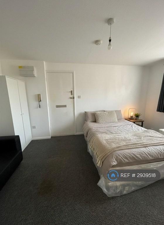 Studio flat in King George Avenue, Watford, WD18 (#2939518)
