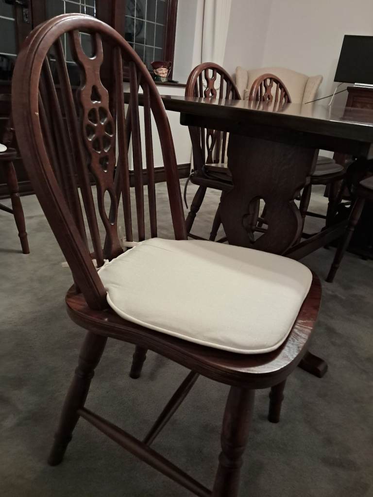 Hard Wood Dining Room Table And Chairs 
