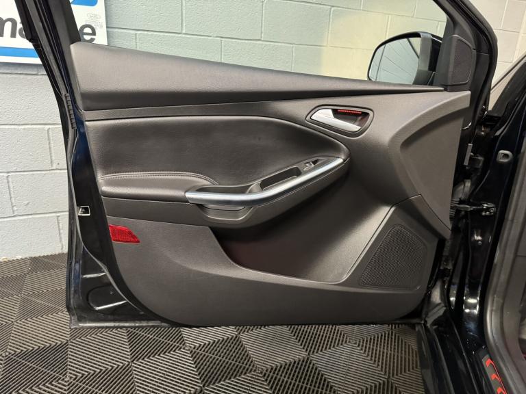 FORD FOCUS 2.0 T EcoBoost ST-2 Black Manual Petrol 2016