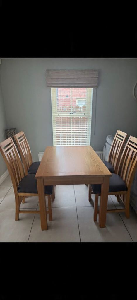 Wooden Dining Table and 4 Chairs – Good Condition
