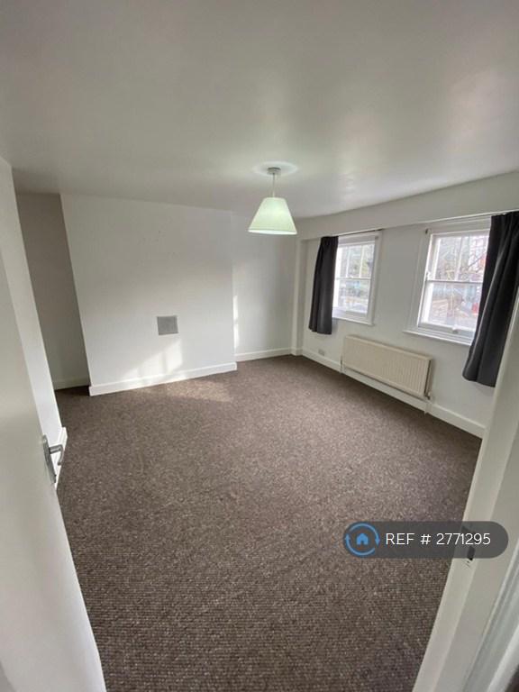 4 bedroom flat in Hornsey, London, N8 (4 bed) (#2771295)