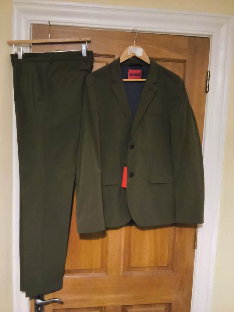 Hugo Boss Two Piece Slim Fit Virgin Wool Fully Lined Men's  Designer Suit. 