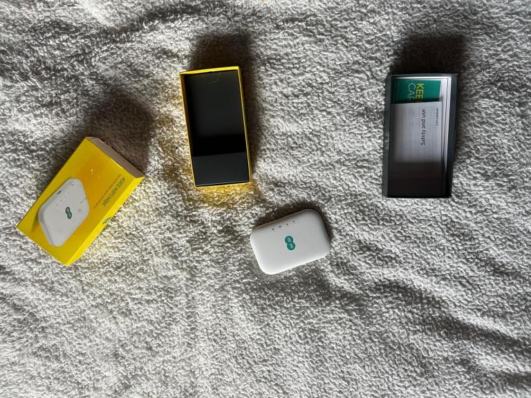 EE portable WiFi router