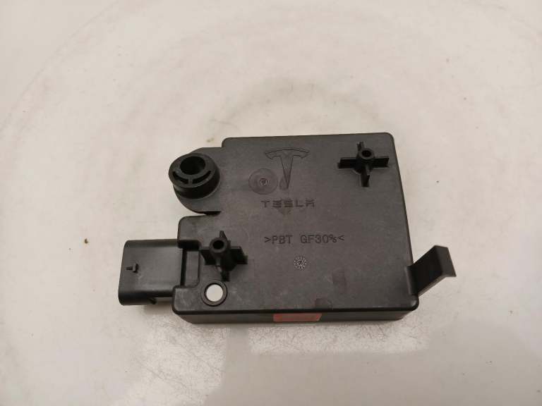 Tesla Model 3 Ecu Rear Bumper Control Module 2017-2023 109785500h