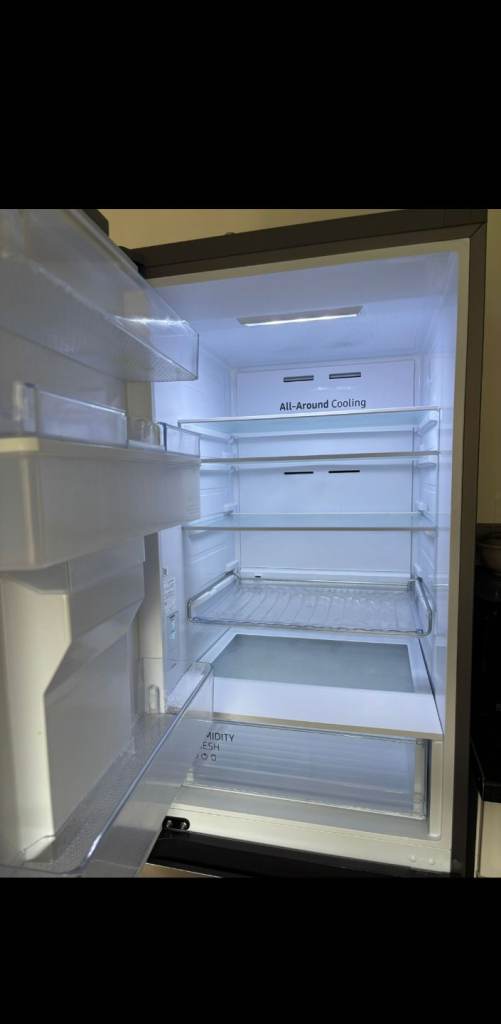 Samsung Fridge Freezer RB34C632ESA – Excellent Condition – £150 – Collection NG3   