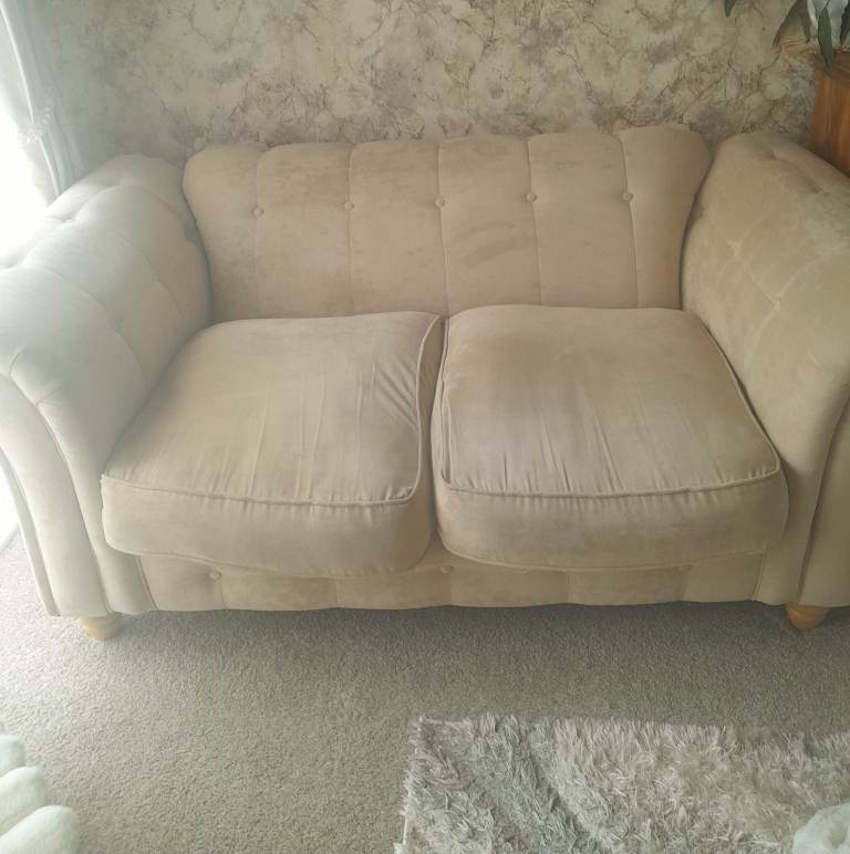  Two-Seater Sofa – vgc Condition, colour oream