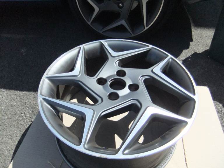 Ford Fiesta ST mk8 Genuine Alloy Wheels x2