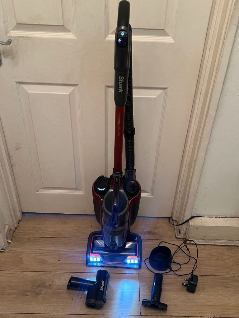 Shark Lift Away Cordless Led Light/Animal/Vacuum Cleaner 