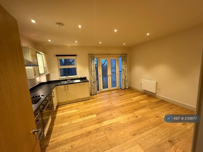 1 bedroom flat in Orchard House, Winchester, SO22 (1 bed) (#2728177)