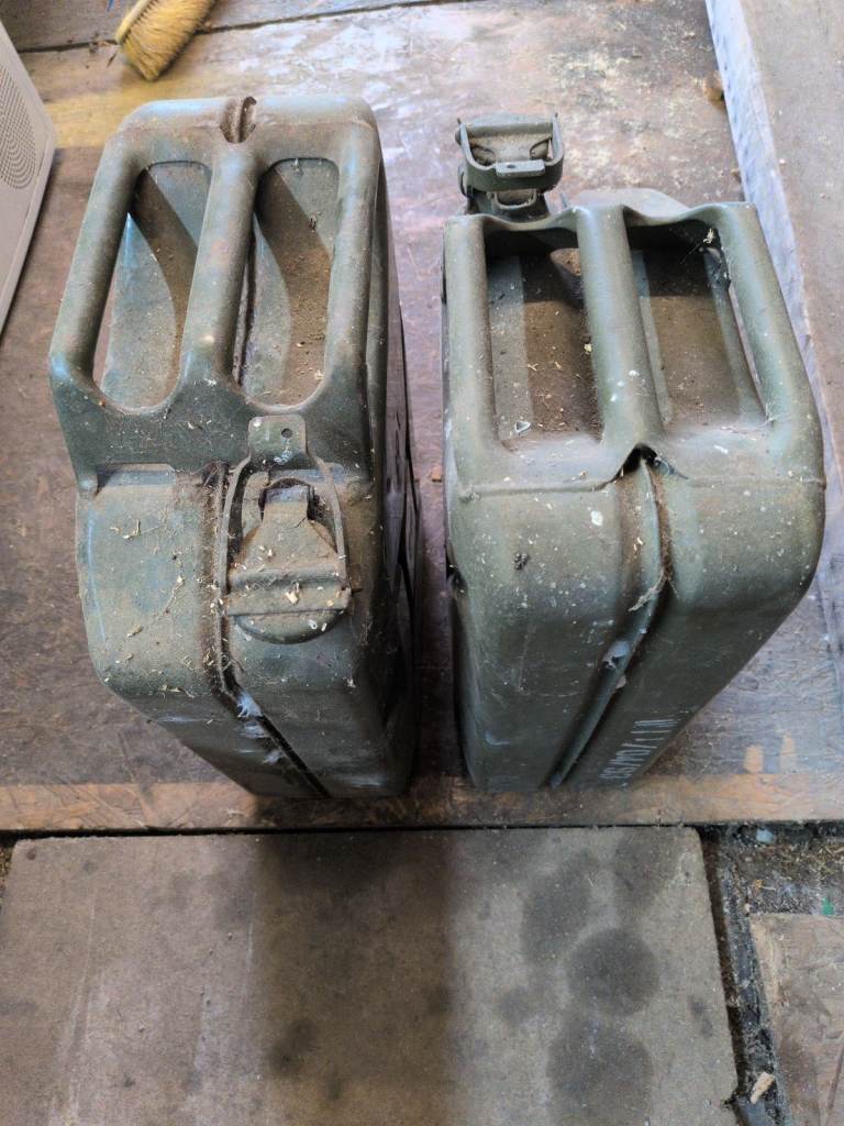 2 Jerry cans