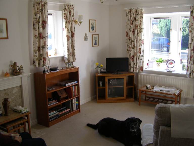 Nice 2-bedroom flat in attractive managed grounds