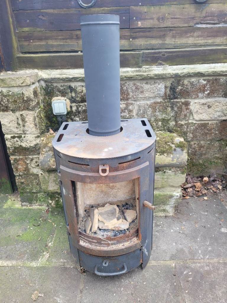 Big heavy cast iron log burner CAN DELIVER LOCALY 
