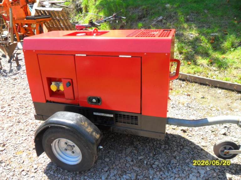 Shindaiwa 300 amp diesel towable welder