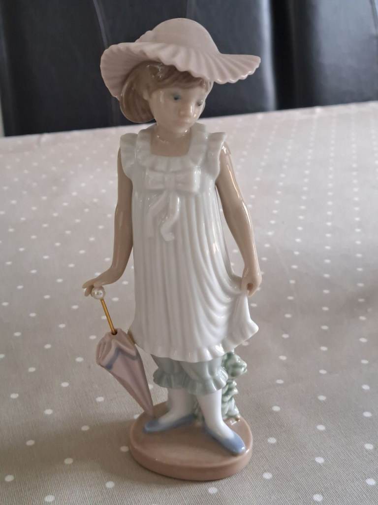 Nao by Lladro girl figurine 